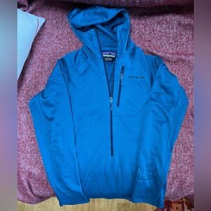 Blue-teal men’s XS R1 from Patagonia - excellent used condition